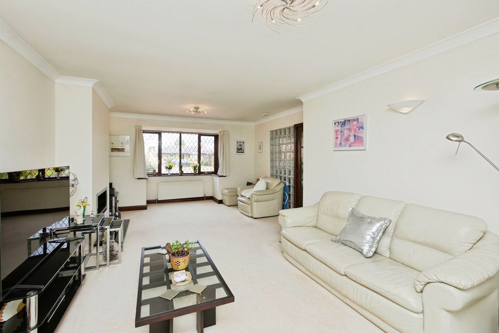 Property photo 3 of 40 Pbox-Img.Jpg