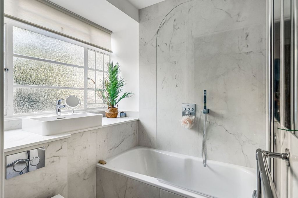Property photo 3 of 8 Bathroom