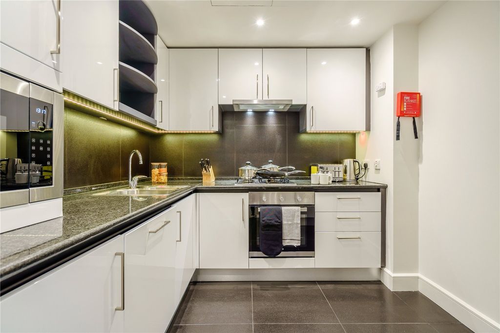 Property photo 3 of 11 Picture No. 06