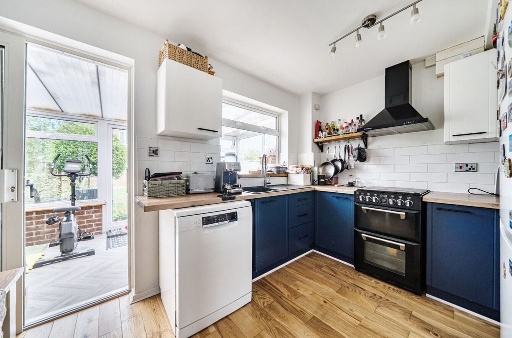 Property photo 2 of 12 152256011