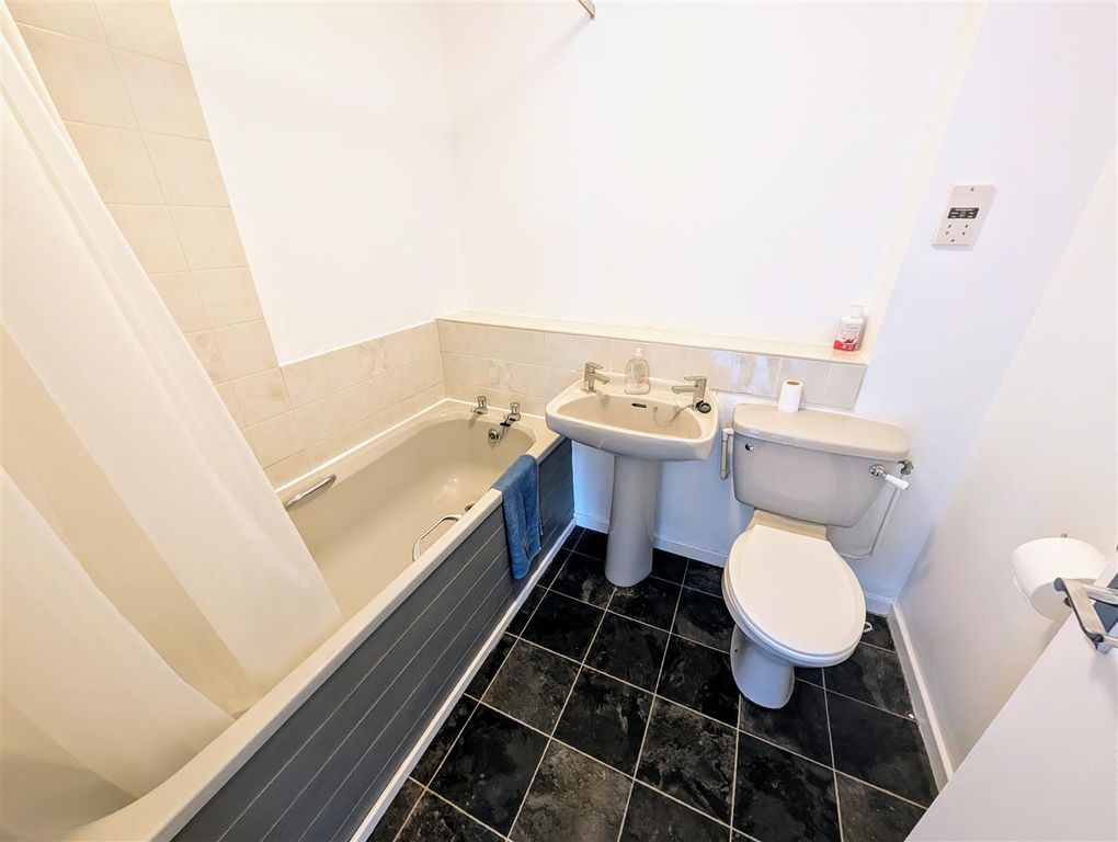 Property photo 1 of 8 Bathroom.Jpg