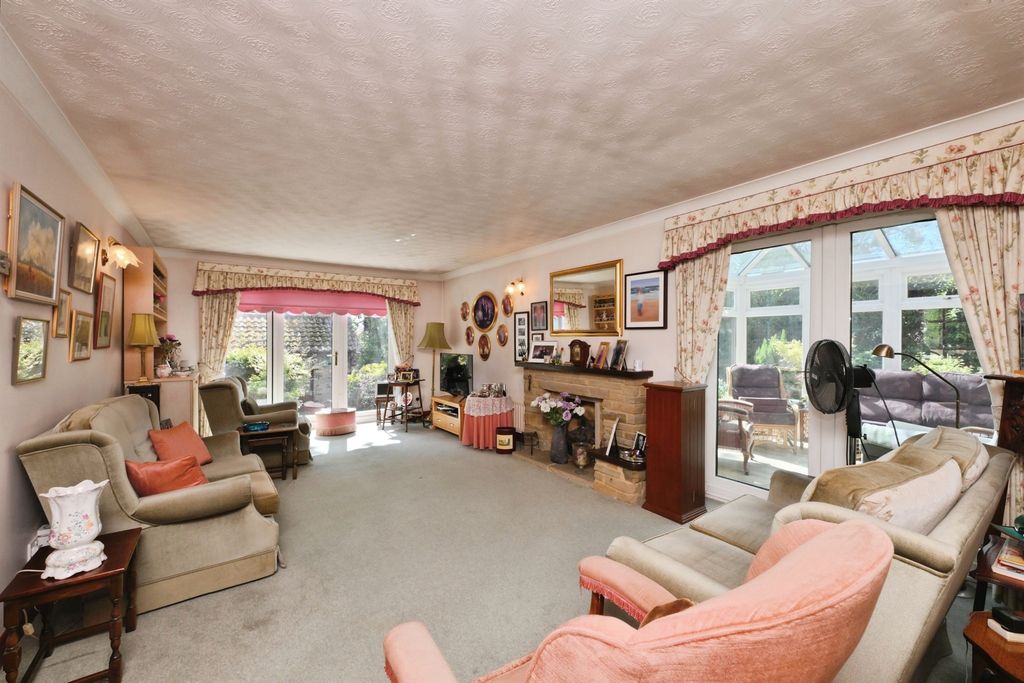 Property photo 2 of 21