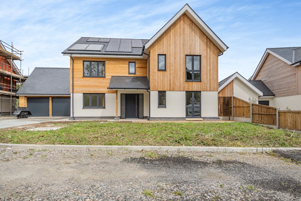 Property photo 1 of 18