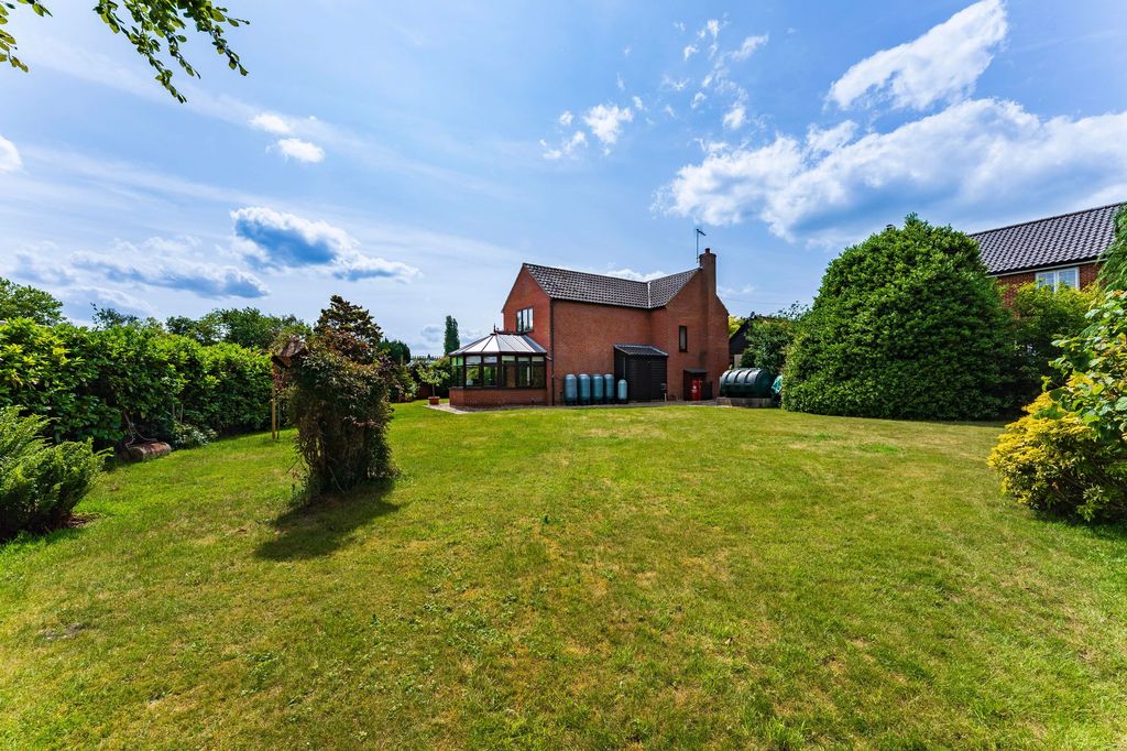 Property photo 2 of 27
