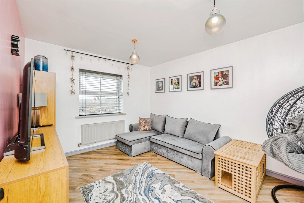 2 bed flat for saleLongacres, Bridgend CF31