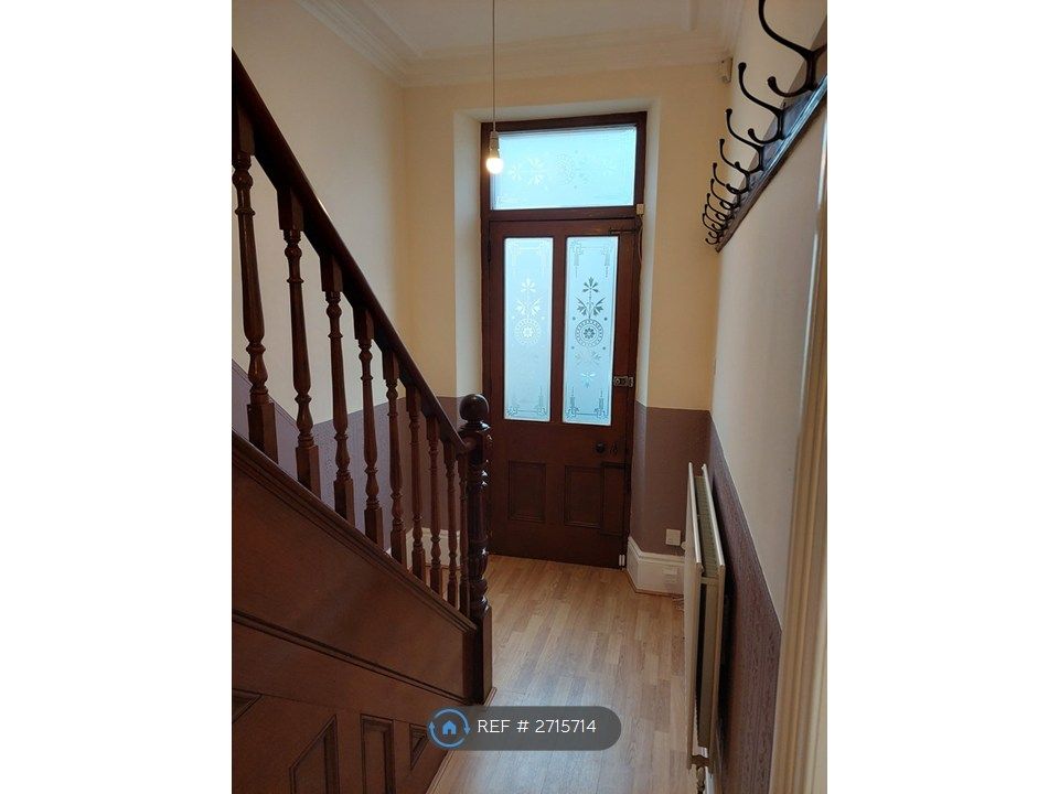 Property photo 3 of 16 Entrance Hall