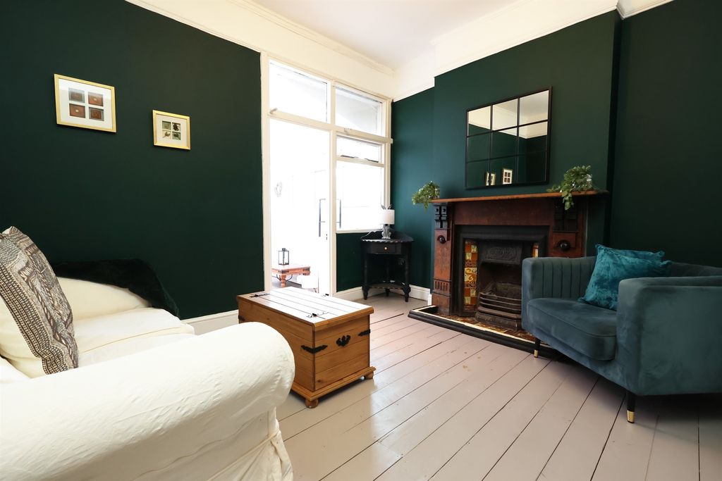 Property photo 2 of 30