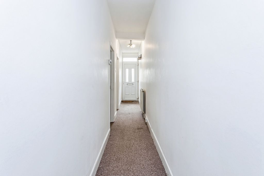 Property photo 2 of 17 Entrance Hall