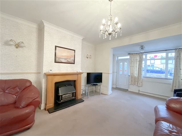 Property photo 3 of 20 Lounge