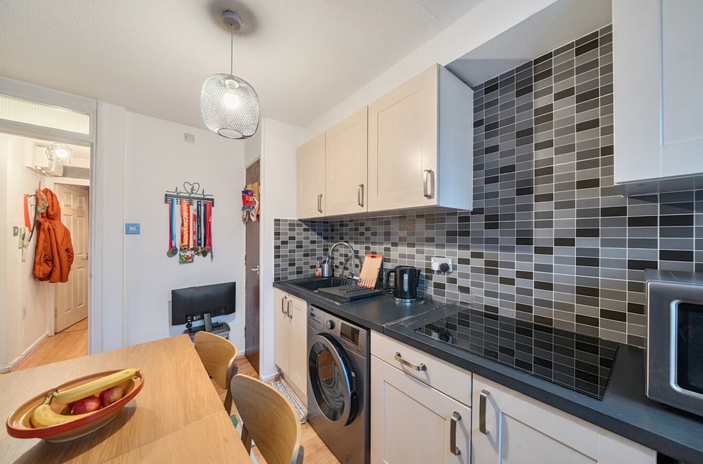 Property photo 2 of 11 Kitchen