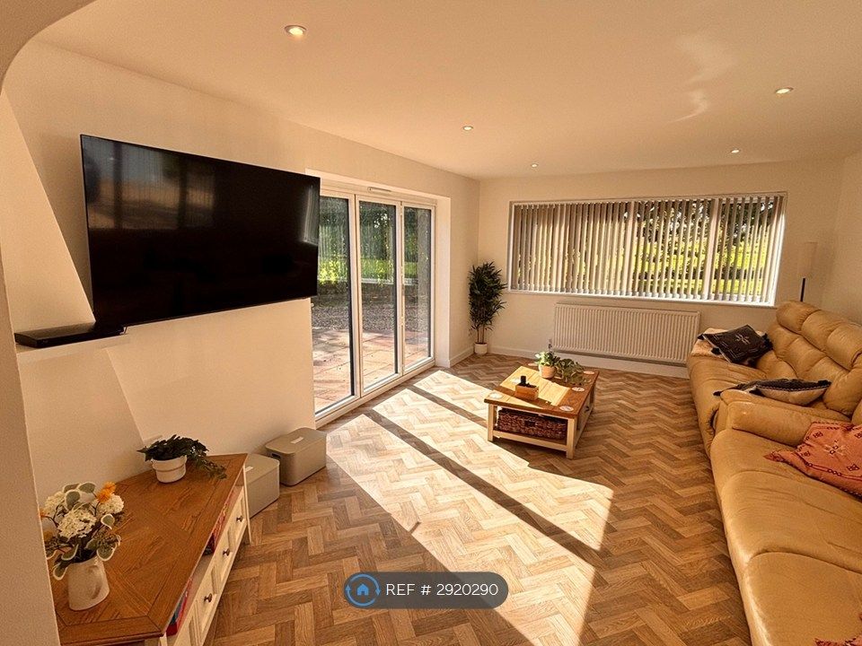 Property photo 2 of 32