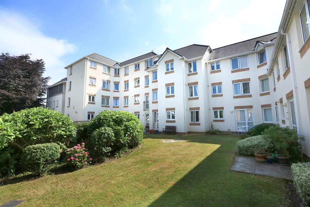 Property photo 1 of 12 Maple Court