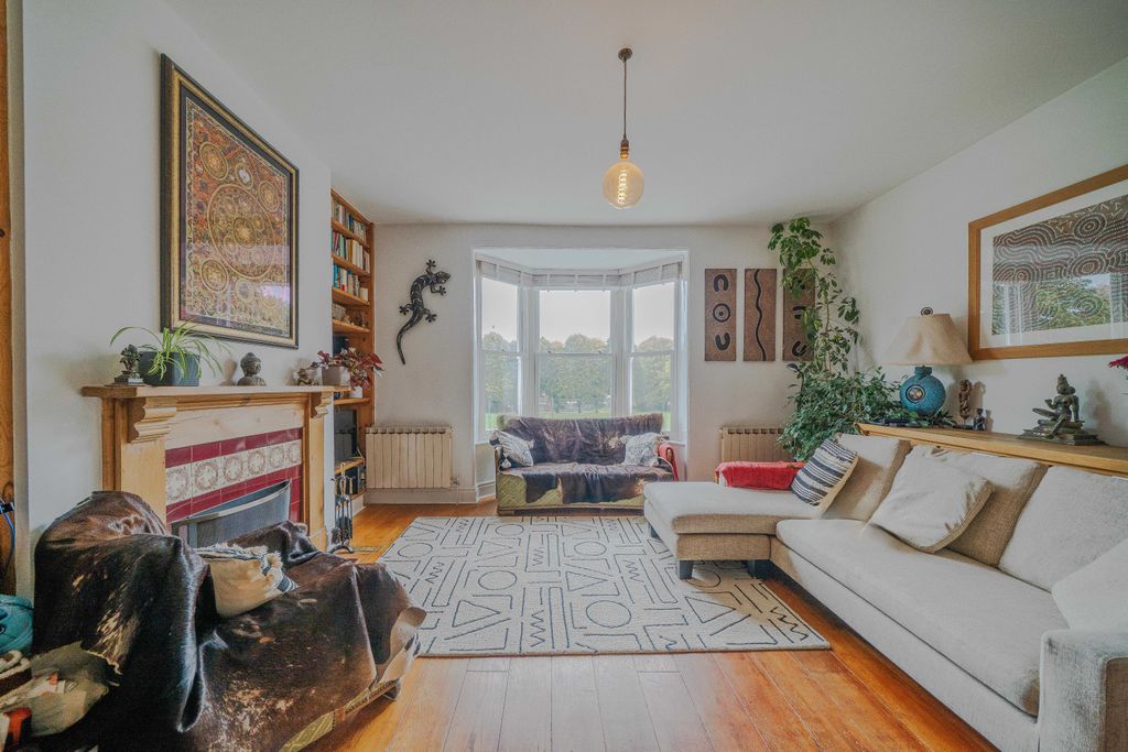 Property photo 3 of 27