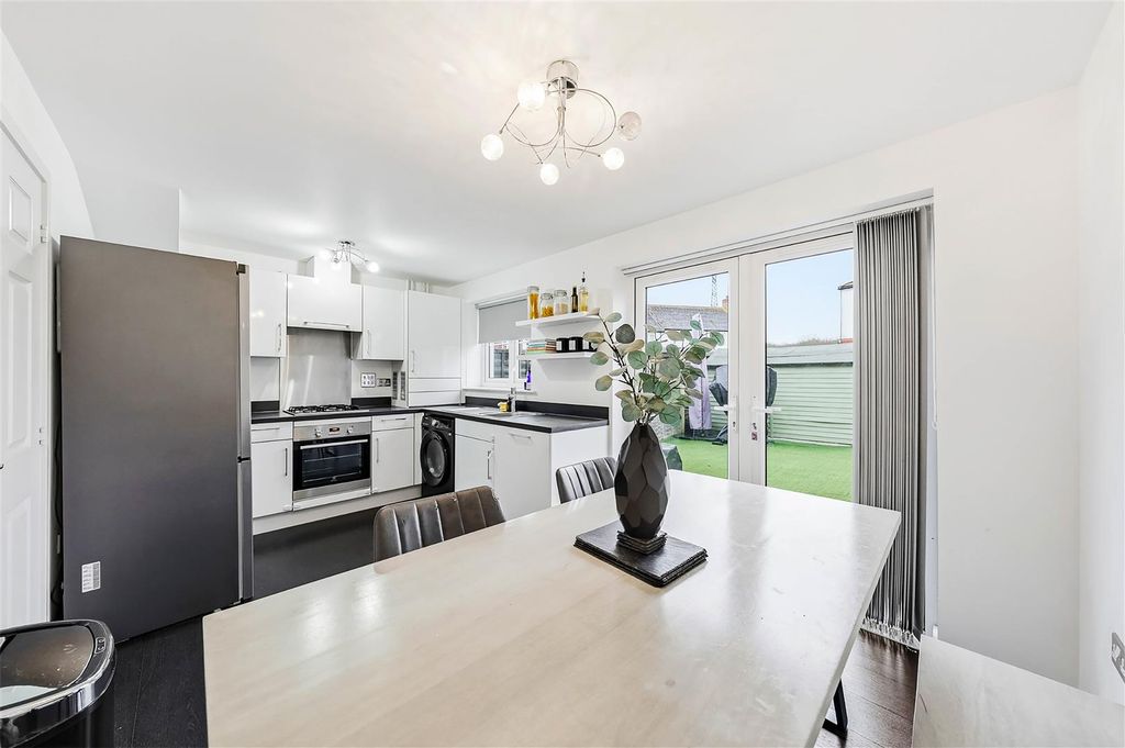 Property photo 3 of 24 Photosinternal-14.Jpg