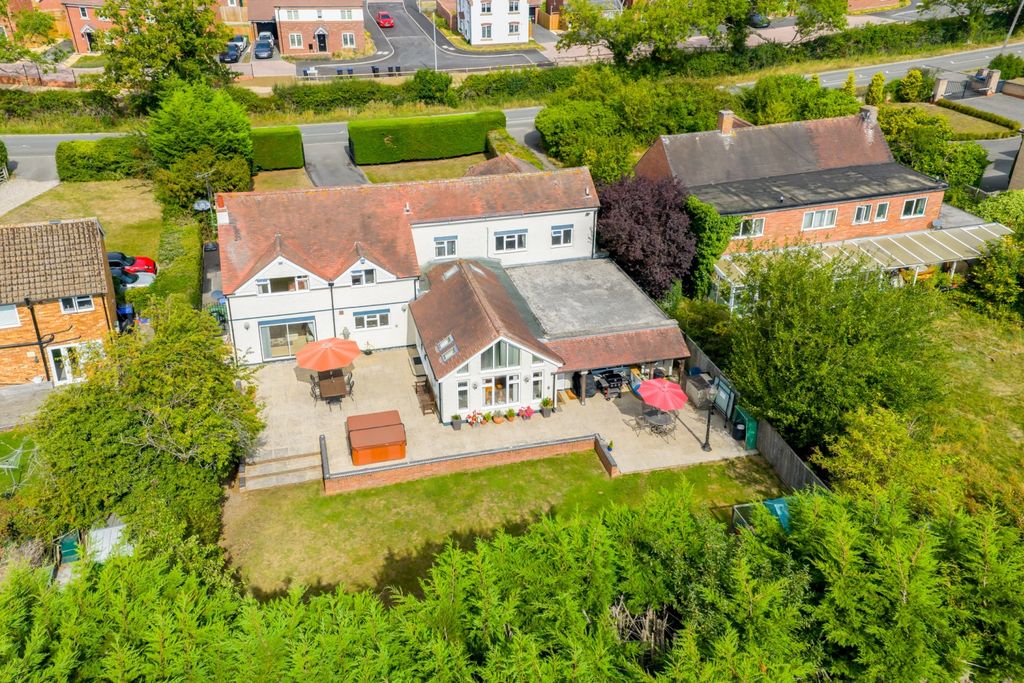Property photo 1 of 27 Larkrise-17A