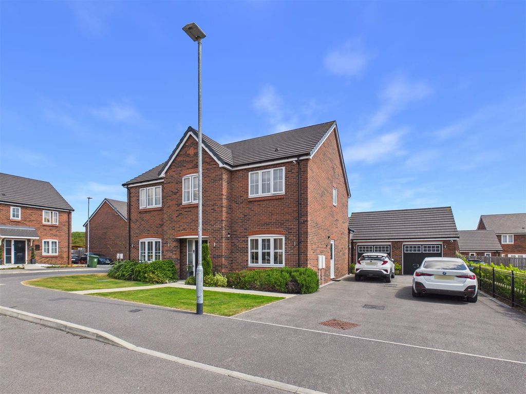 Property photo 1 of 29 Binnington Close - Main