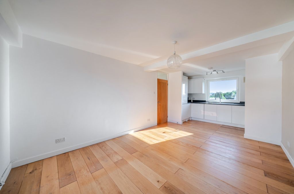 Property photo 2 of 12 1521035-16-1A0855...