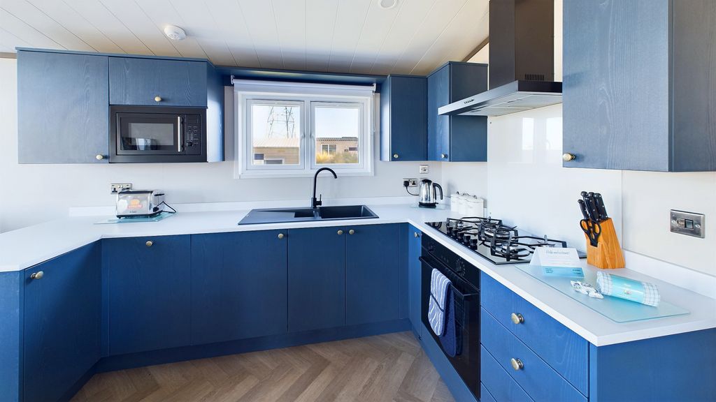 Property photo 2 of 19 Kitchen