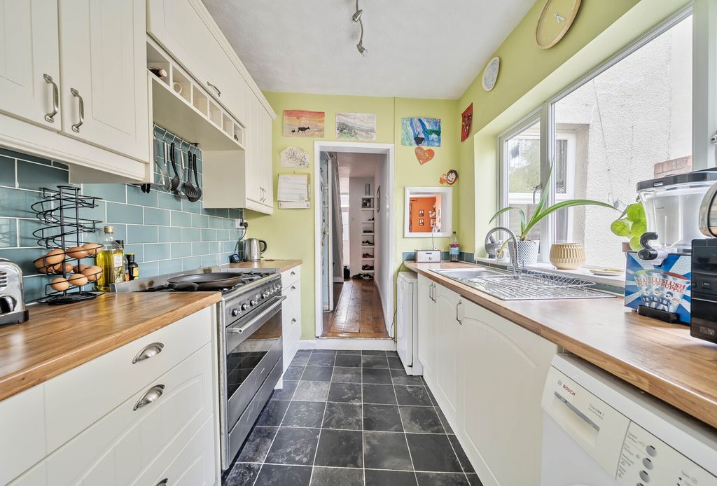 Property photo 1 of 17 1301894-2-684090d...