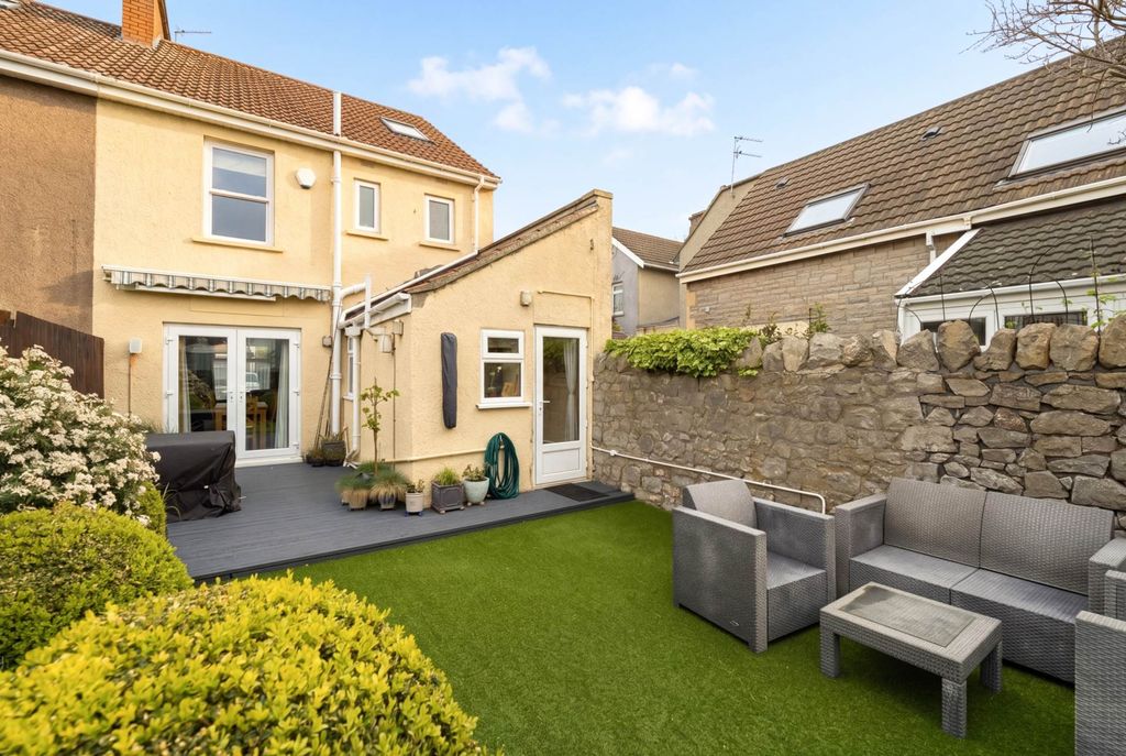 Property photo 2 of 20