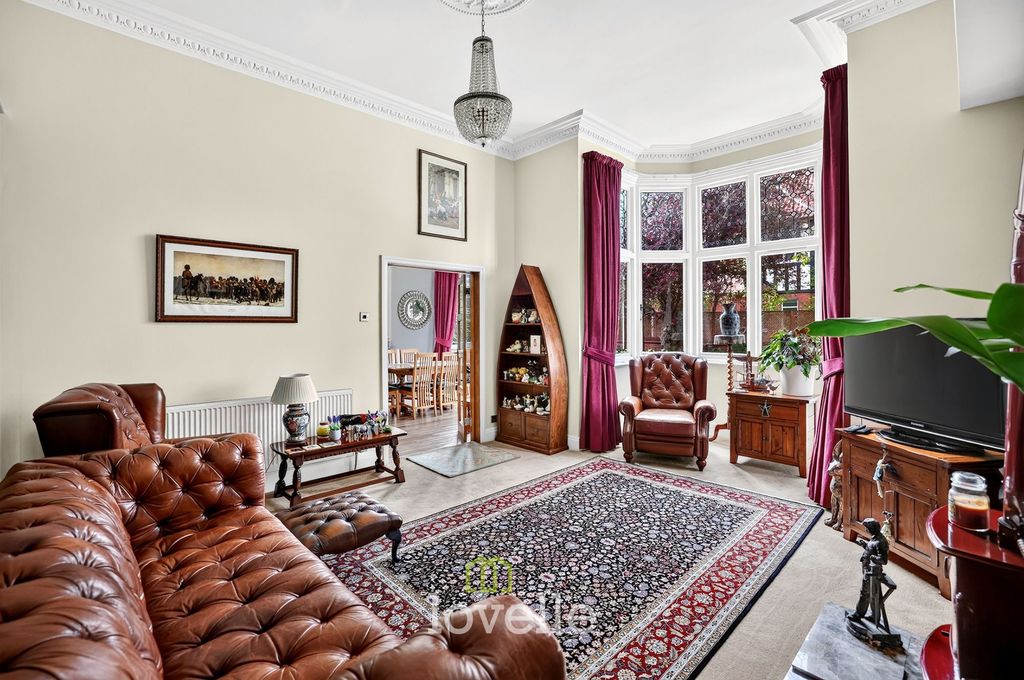 Property photo 2 of 38