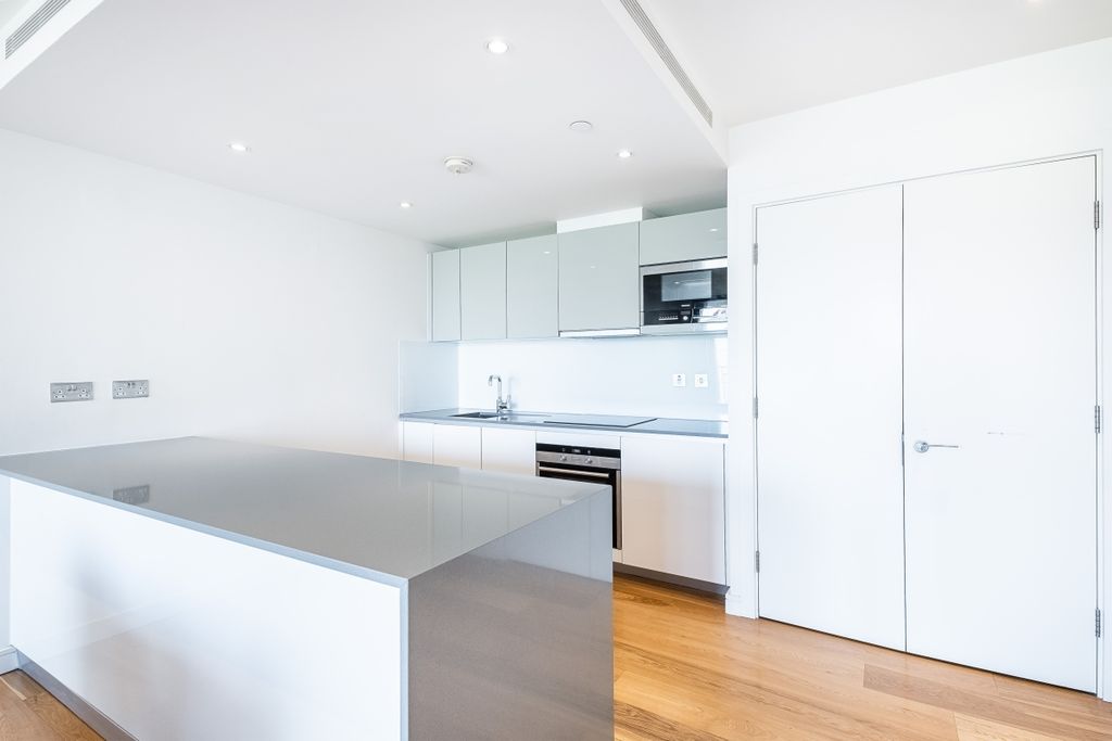 Property photo 2 of 9 Regents Wharf