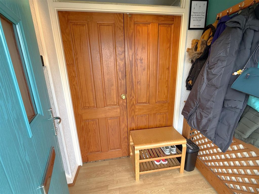 Property photo 3 of 20 Entrance Hall.Jpg