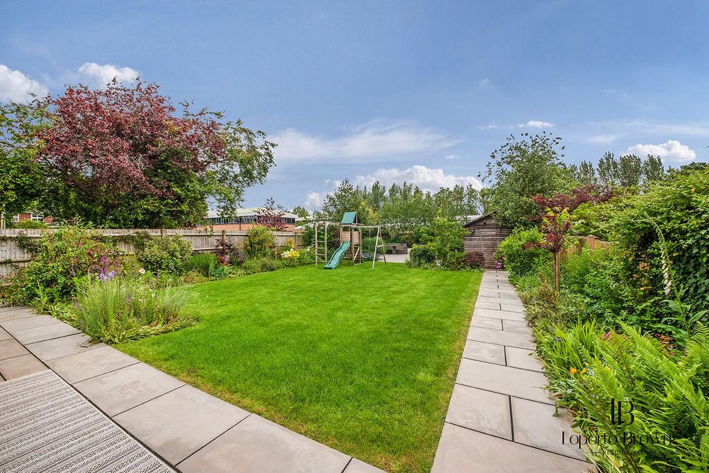 Property photo 3 of 33