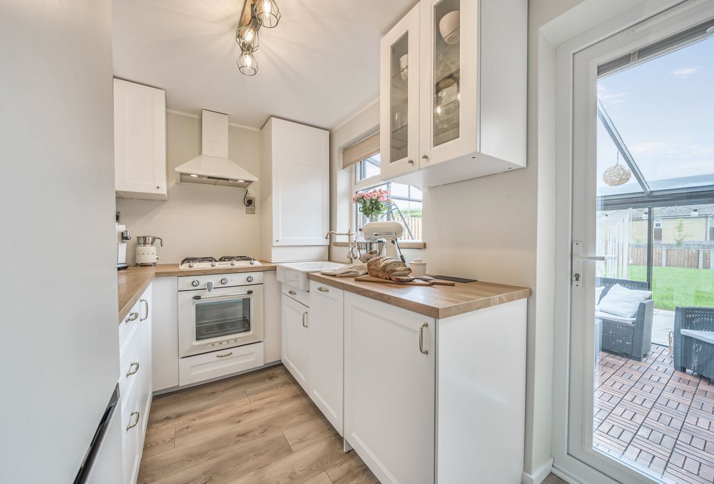 Property photo 2 of 18 1356473-12-68cc1E...