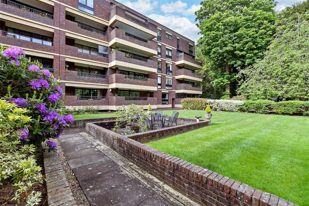Property photo 2 of 16 Communal Gardens