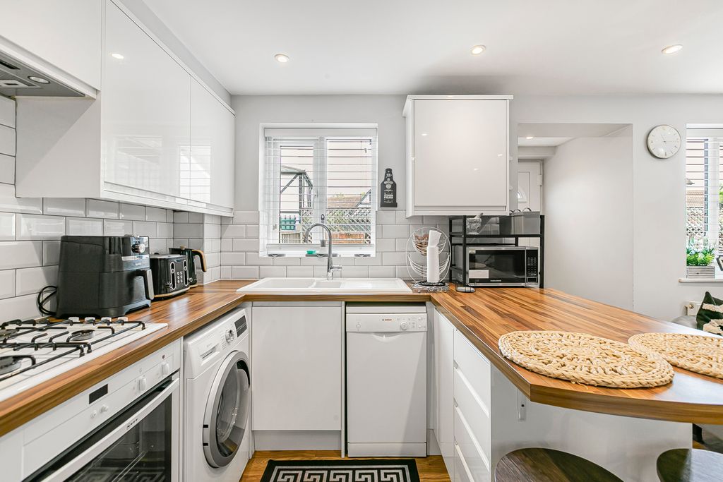 Property photo 3 of 12 Kitchen