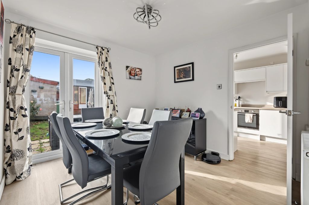 Property photo 3 of 14 5517693