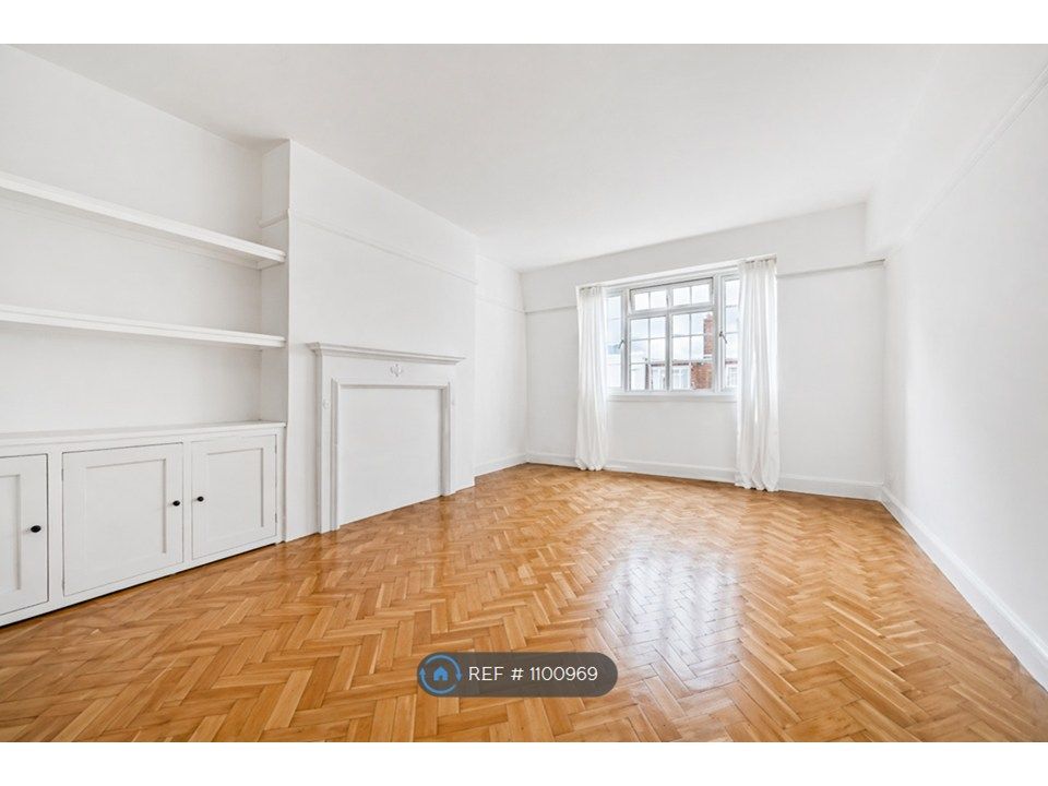 Property photo 1 of 8 Living Room