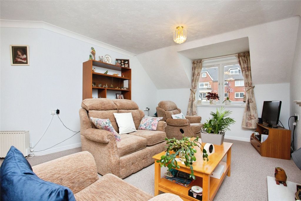 Property photo 1 of 20 Lounge