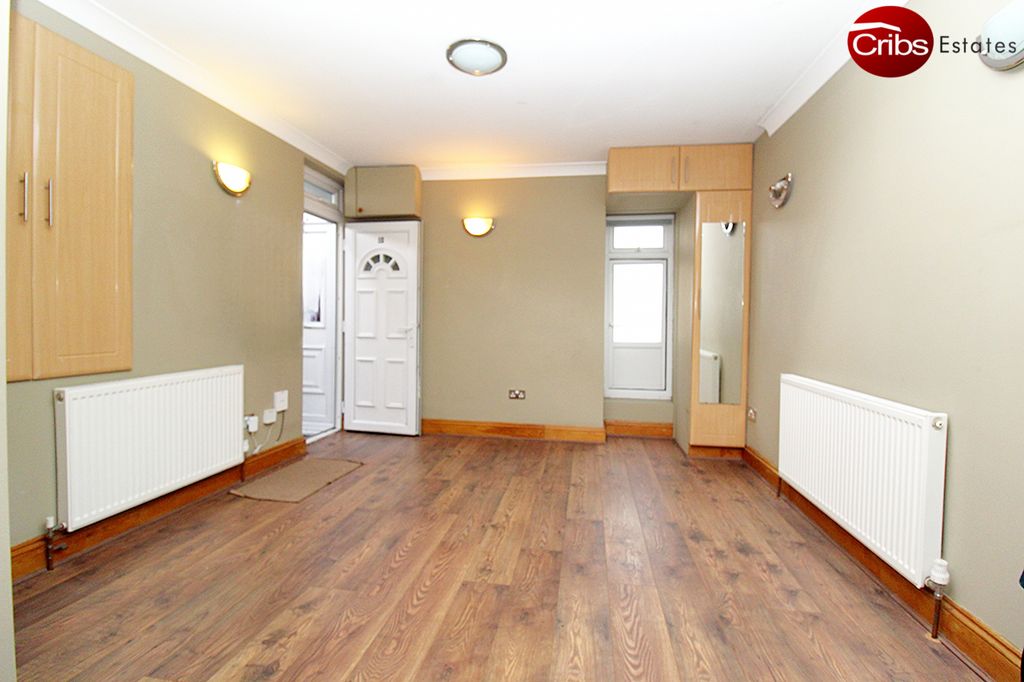 Property photo 3 of 7 Gallery