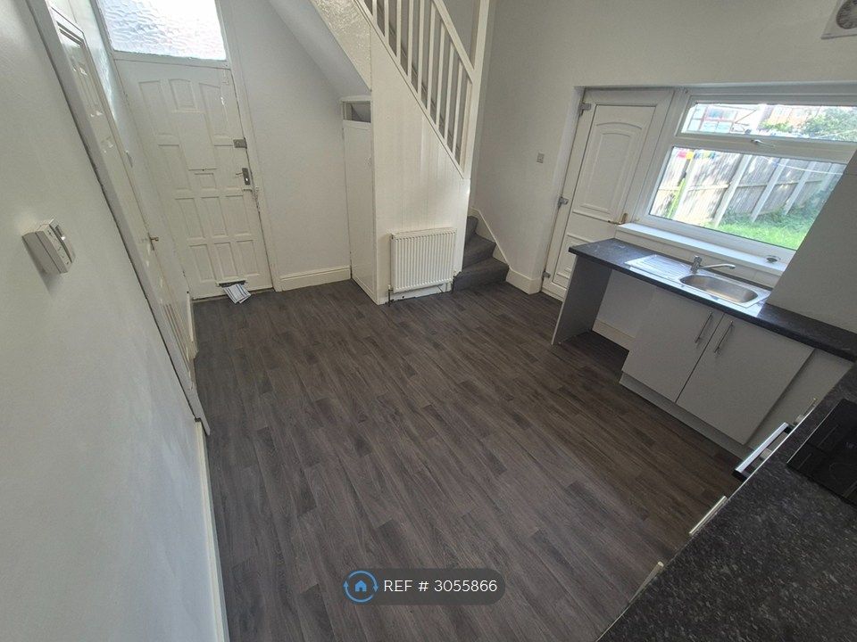 Property photo 3 of 12 Kitchen Diner