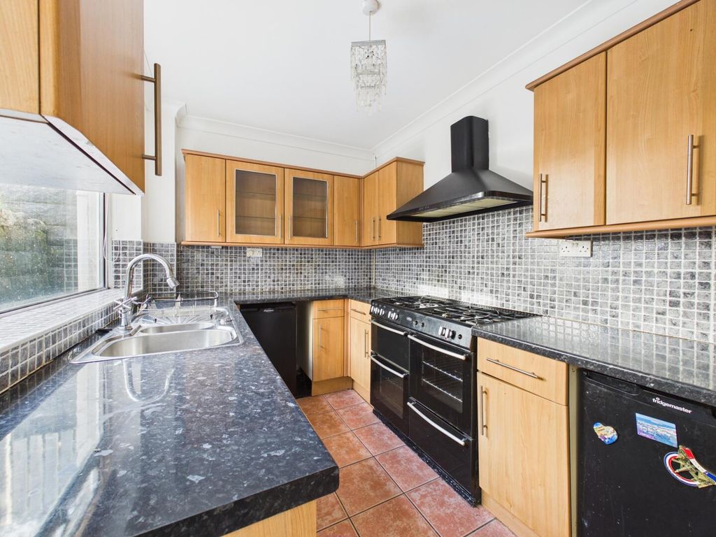 Property photo 2 of 21 Kitchen