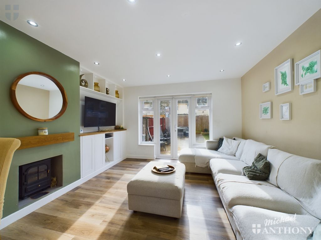 Property photo 2 of 15 Cam03218G0-Pr0535-Still001