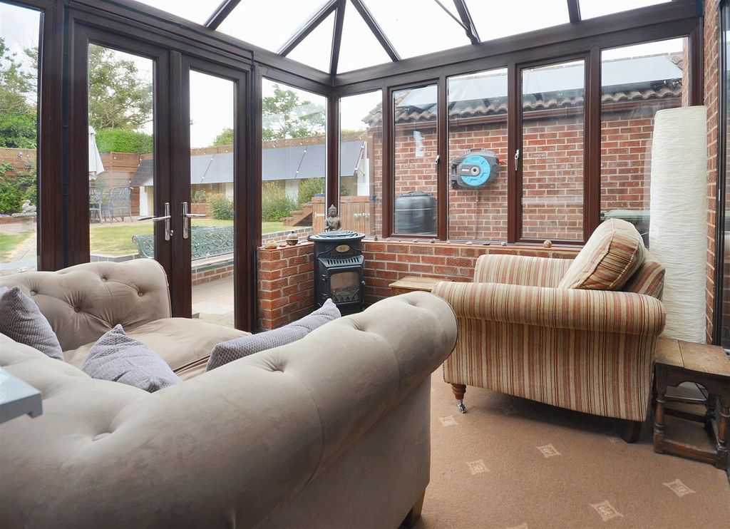 Property photo 3 of 11 Conservatory