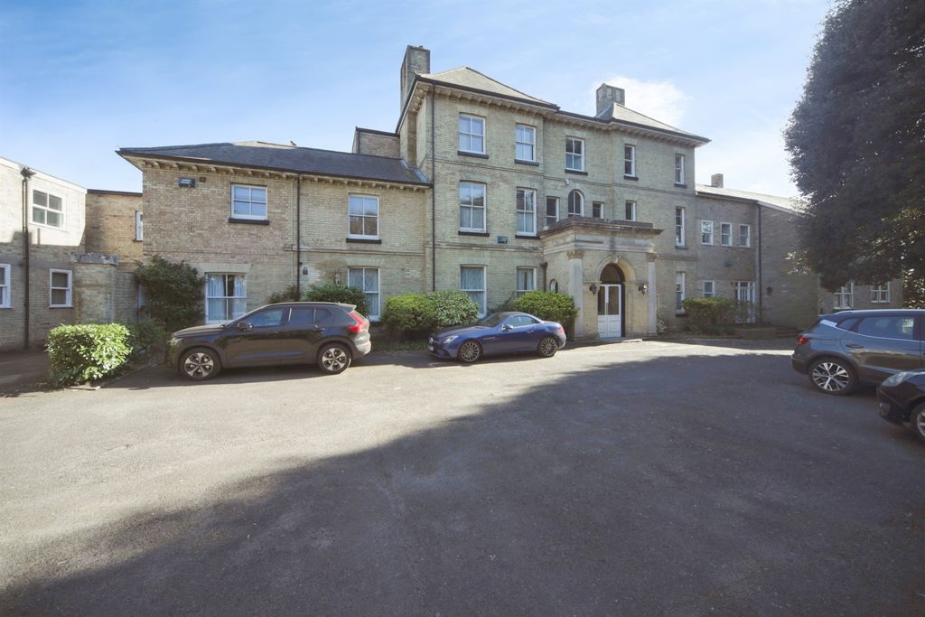 Property photo 1 of 11