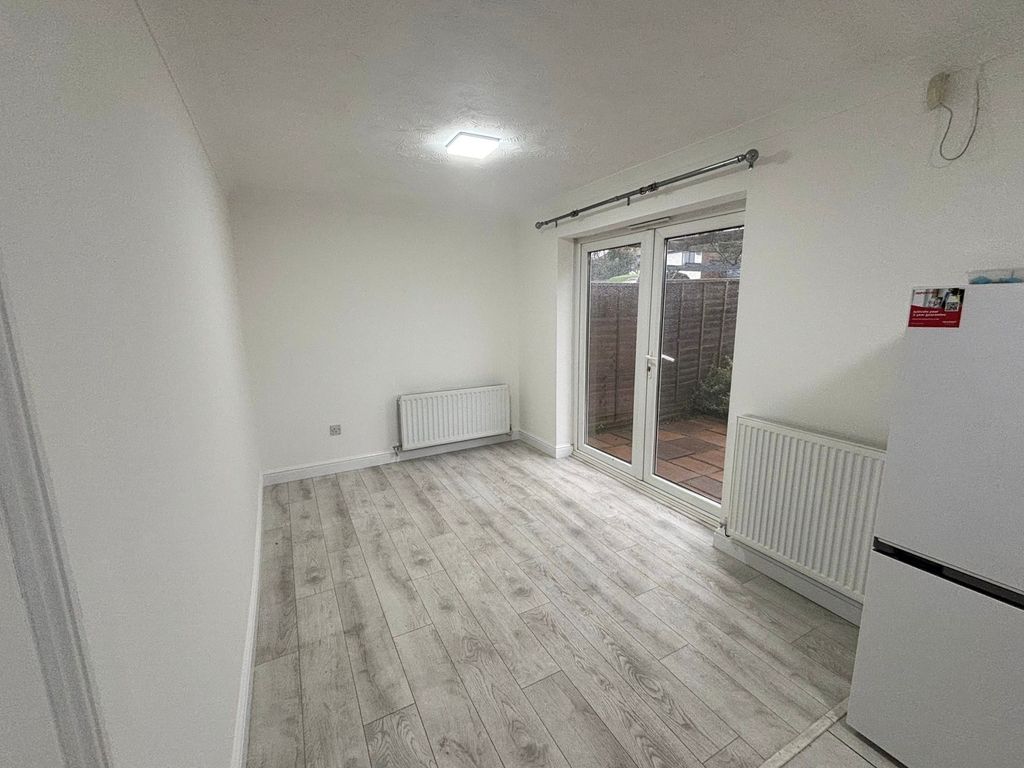 Property photo 3 of 15 Dining Area