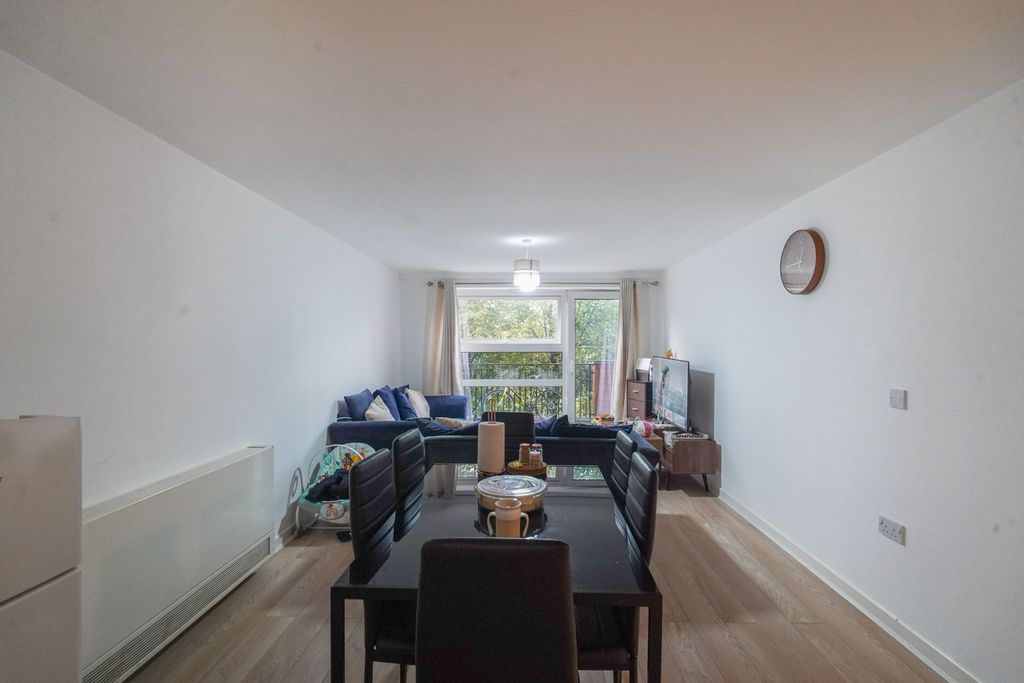 Property photo 2 of 25