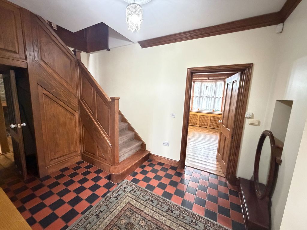 Property photo 3 of 28