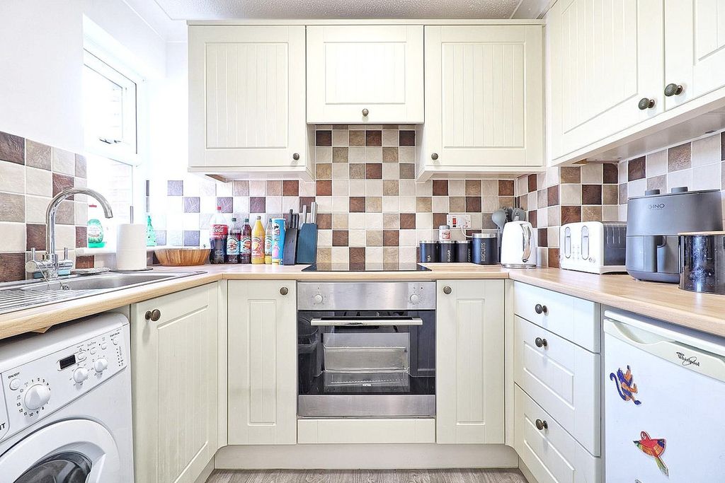 Property photo 2 of 6