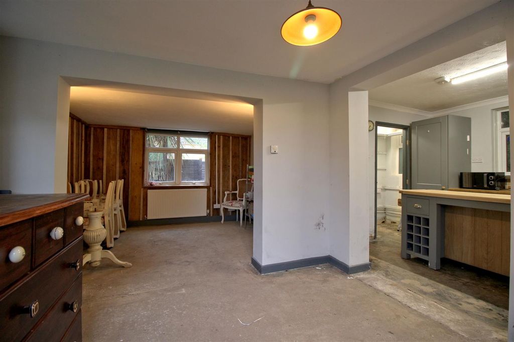 Property photo 3 of 16 Lounge / Diner