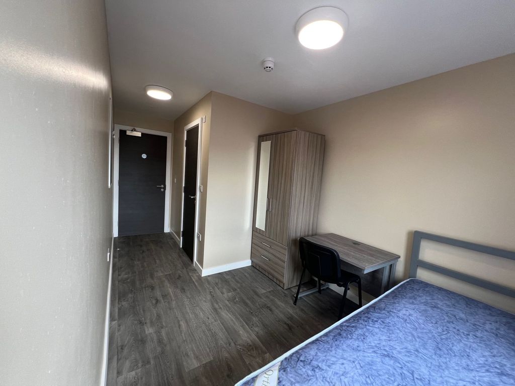 Property photo 3 of 8 A Well-Lit, Modern Bedroom Featuring A Double Bed,...