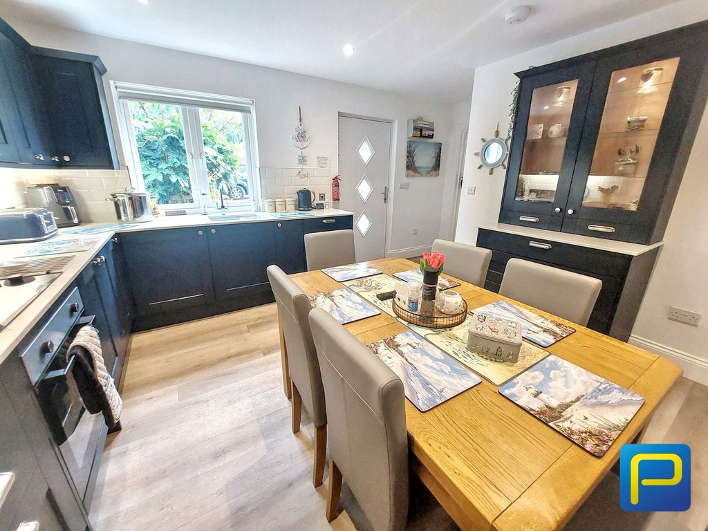 Property photo 2 of 27