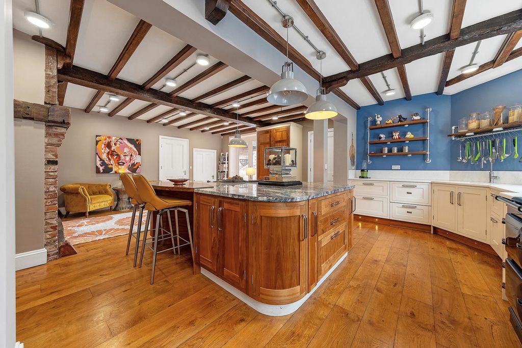 Property photo 3 of 35