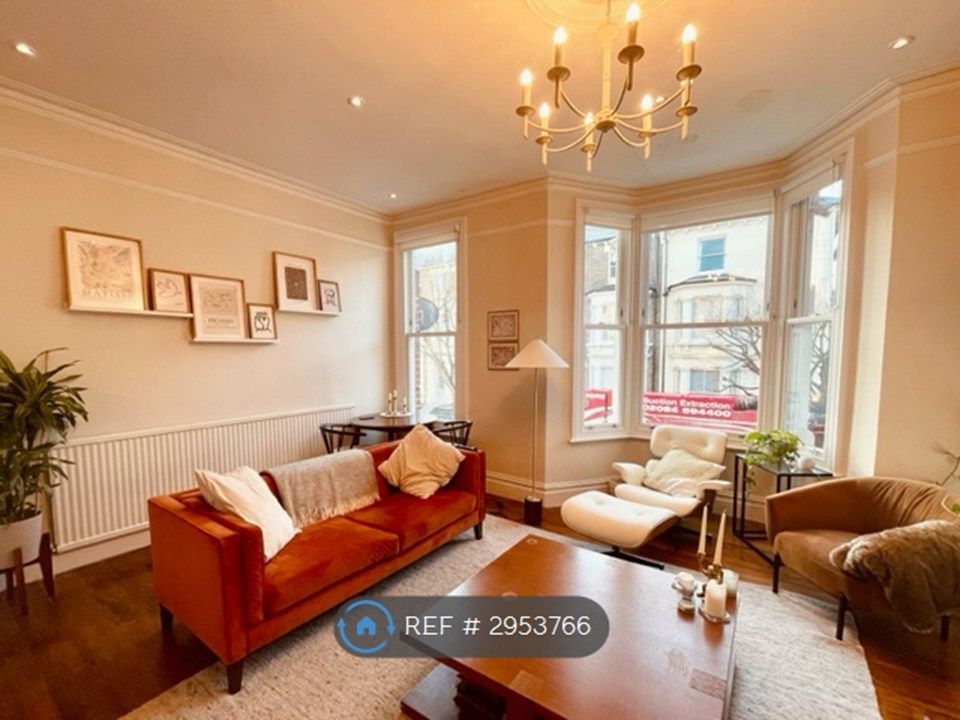 Property photo 1 of 6 Living Room