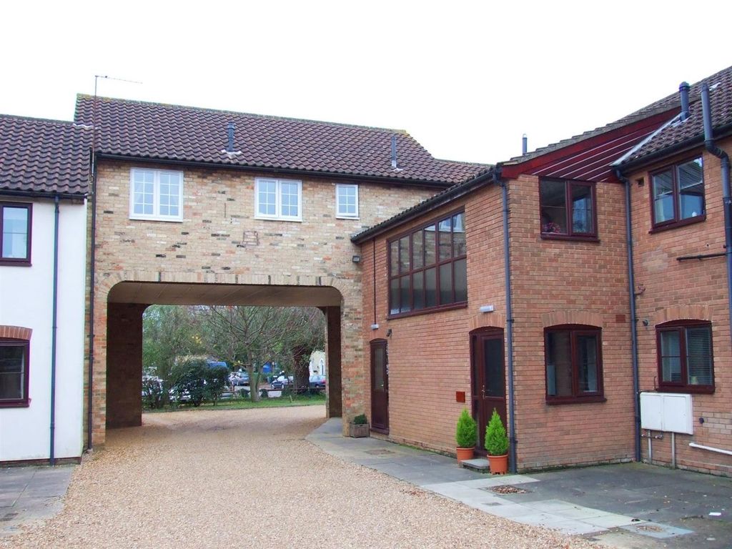 Property photo 2 of 11 4